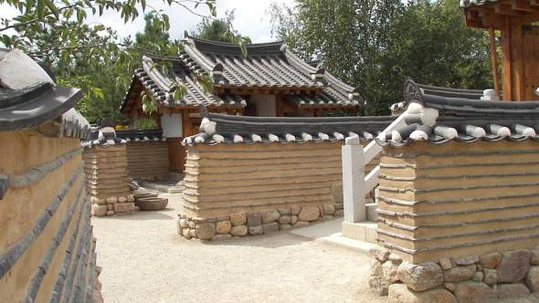 Lehmmauern koreanischer Garten
