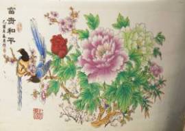 Strauchpfingsrose auf einer chinesischen Vase abgebildet
